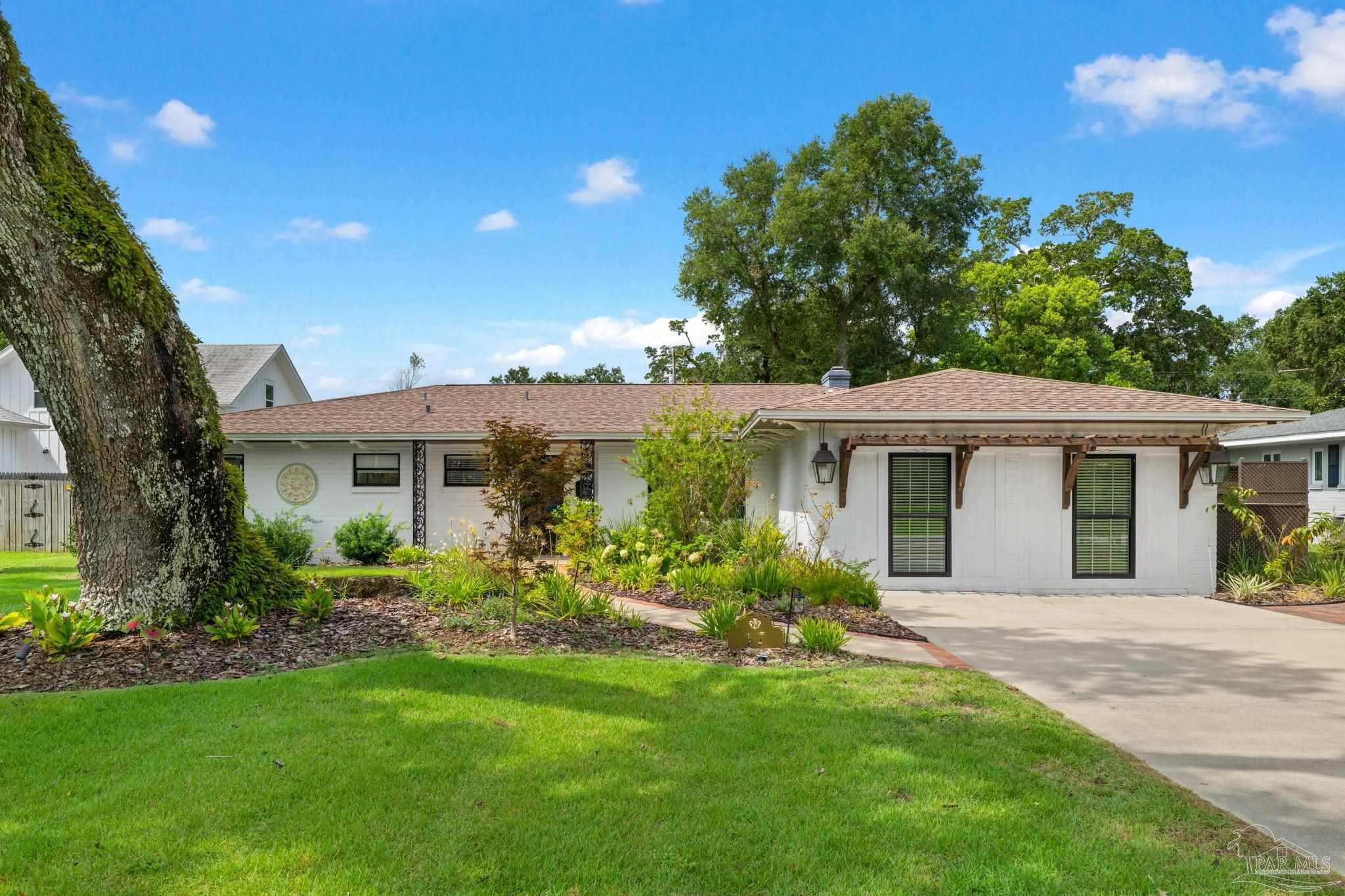 17 Lakeside Dr