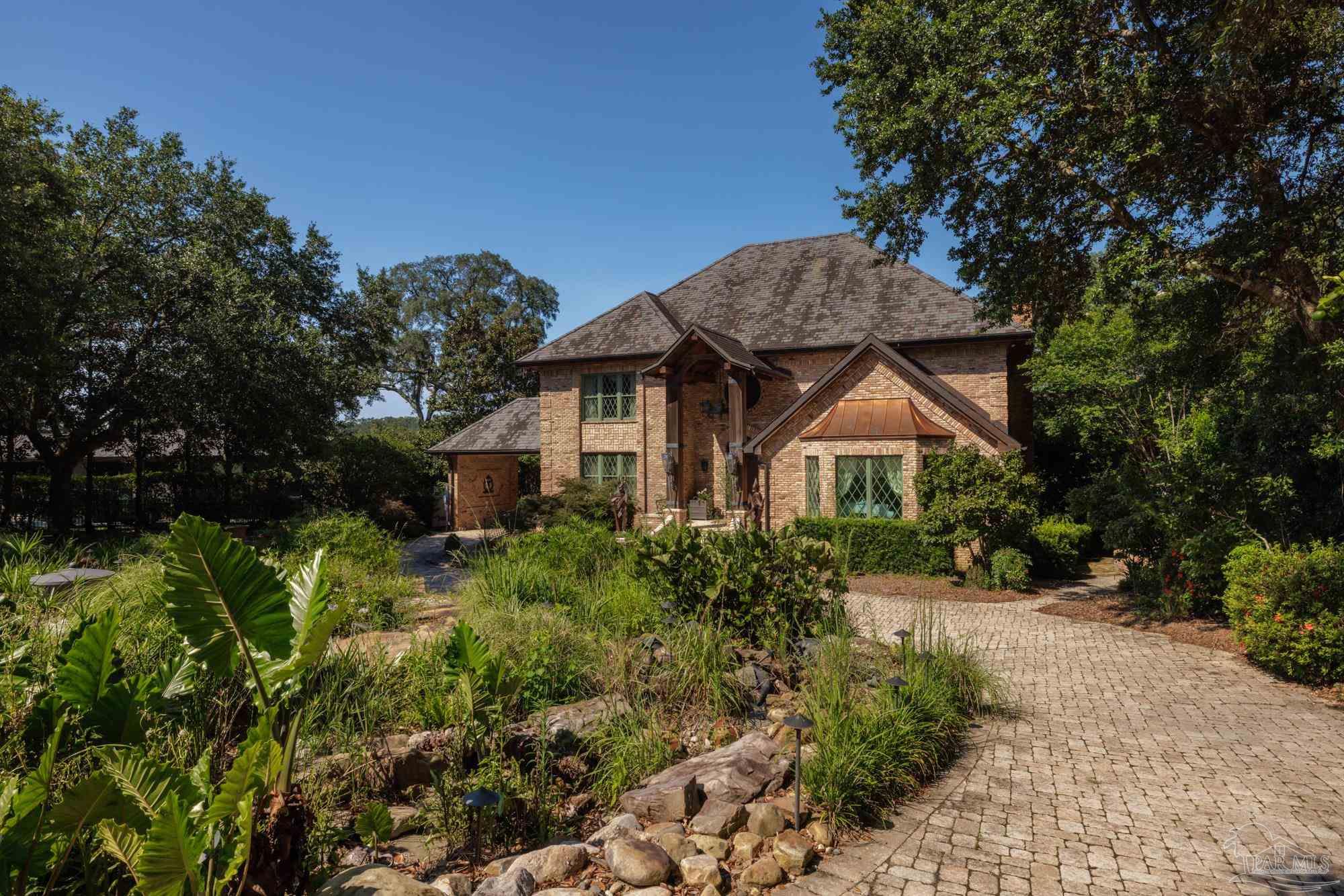 835 Tanglewood Dr