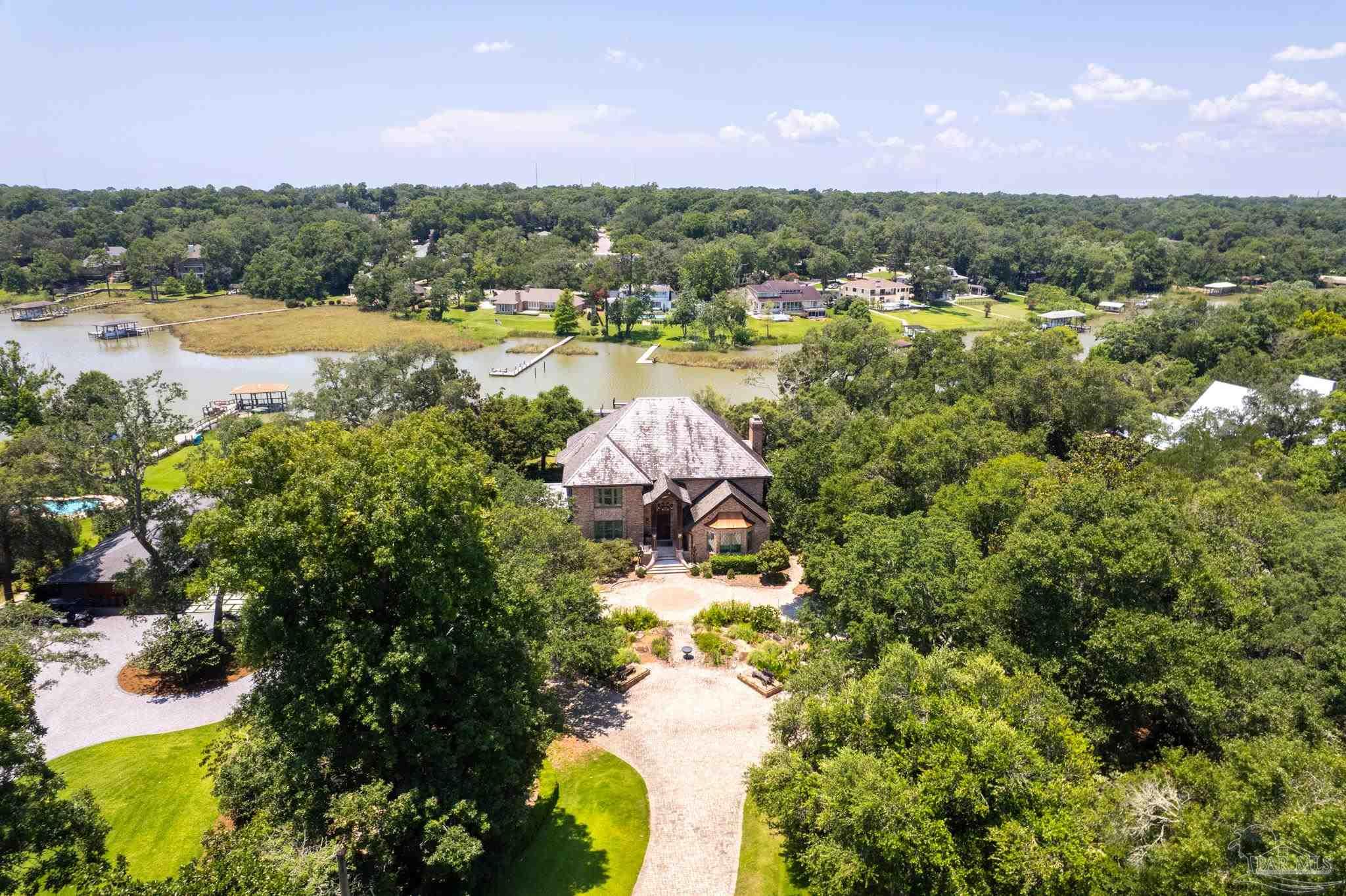 835 Tanglewood Dr