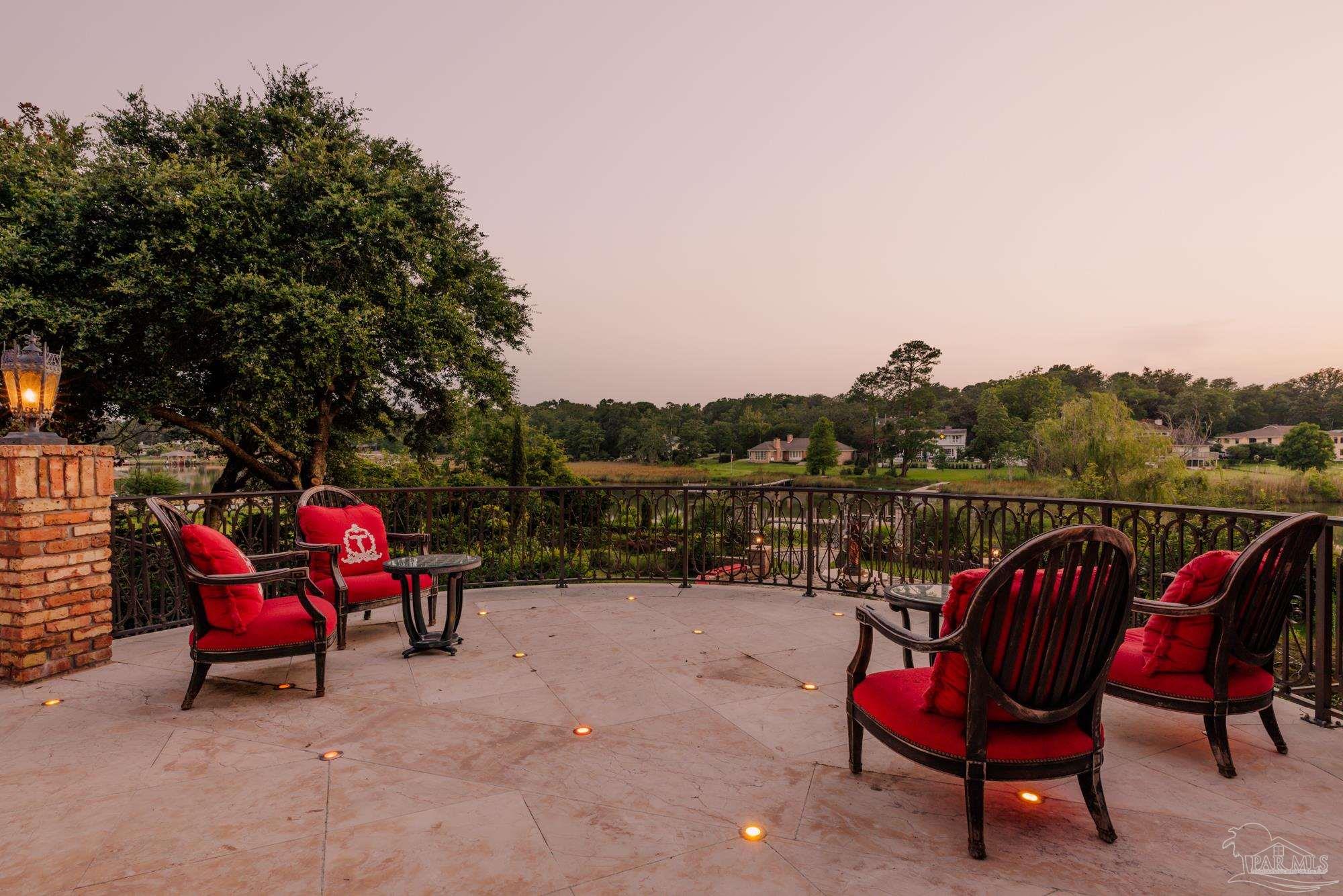 835 Tanglewood Dr