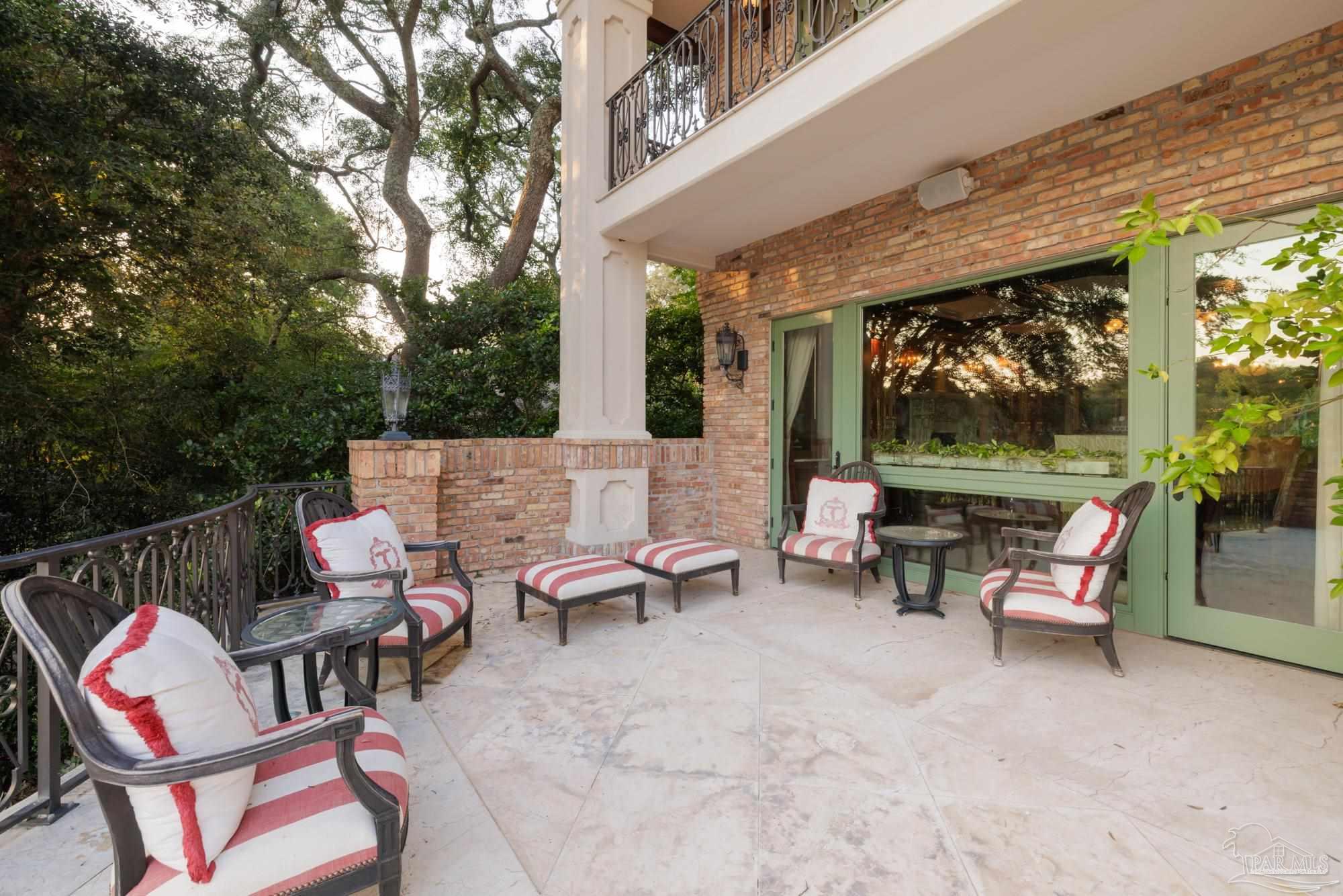 835 Tanglewood Dr