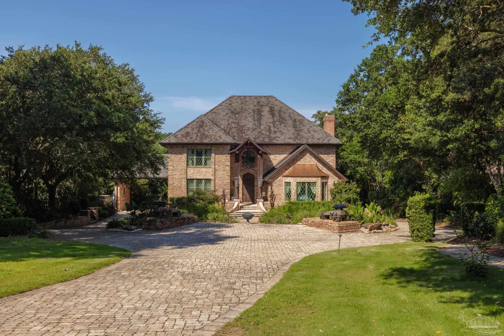 835 Tanglewood Dr
