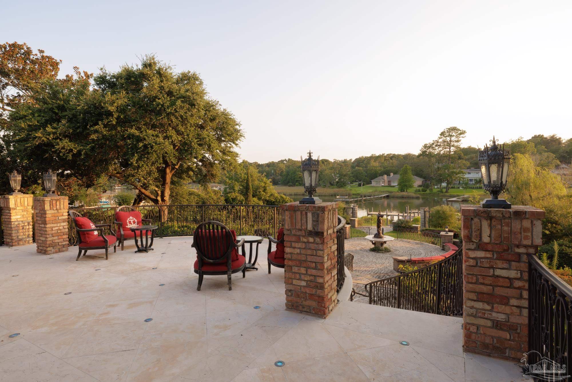 835 Tanglewood Dr