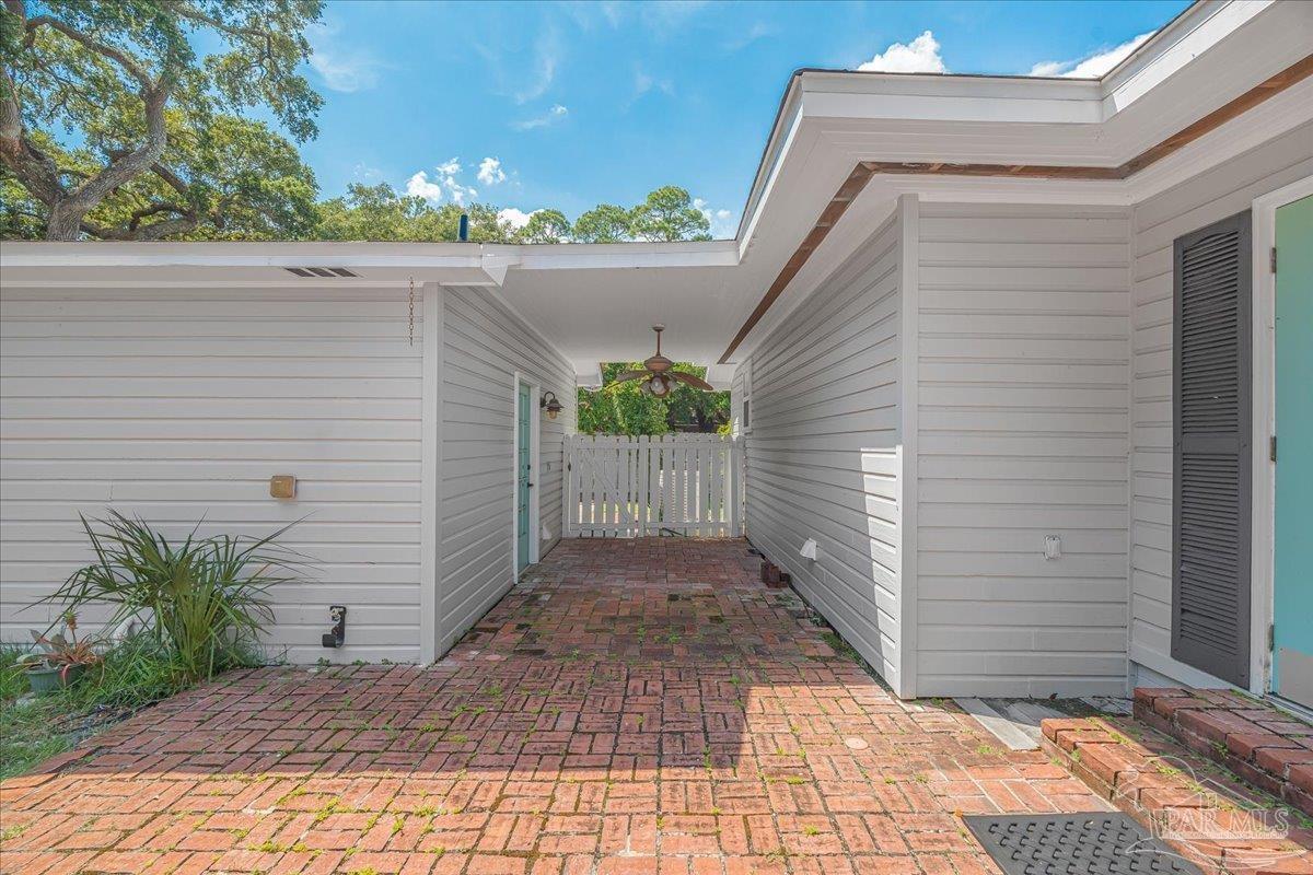 15 Lakeside Dr