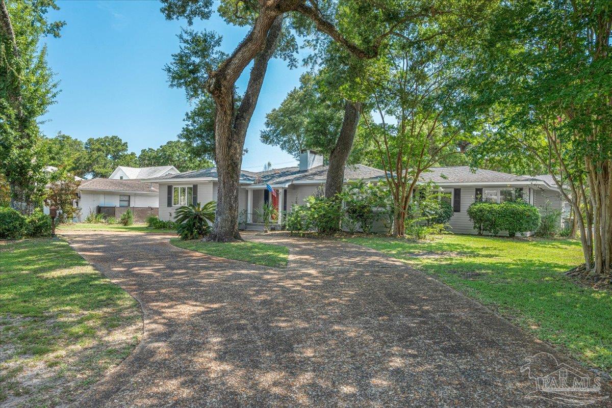 15 Lakeside Dr