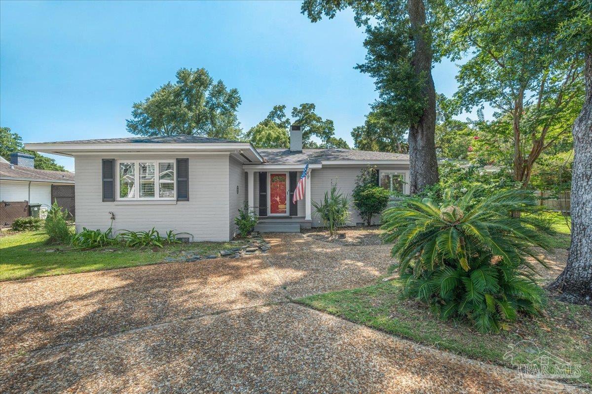 15 Lakeside Dr