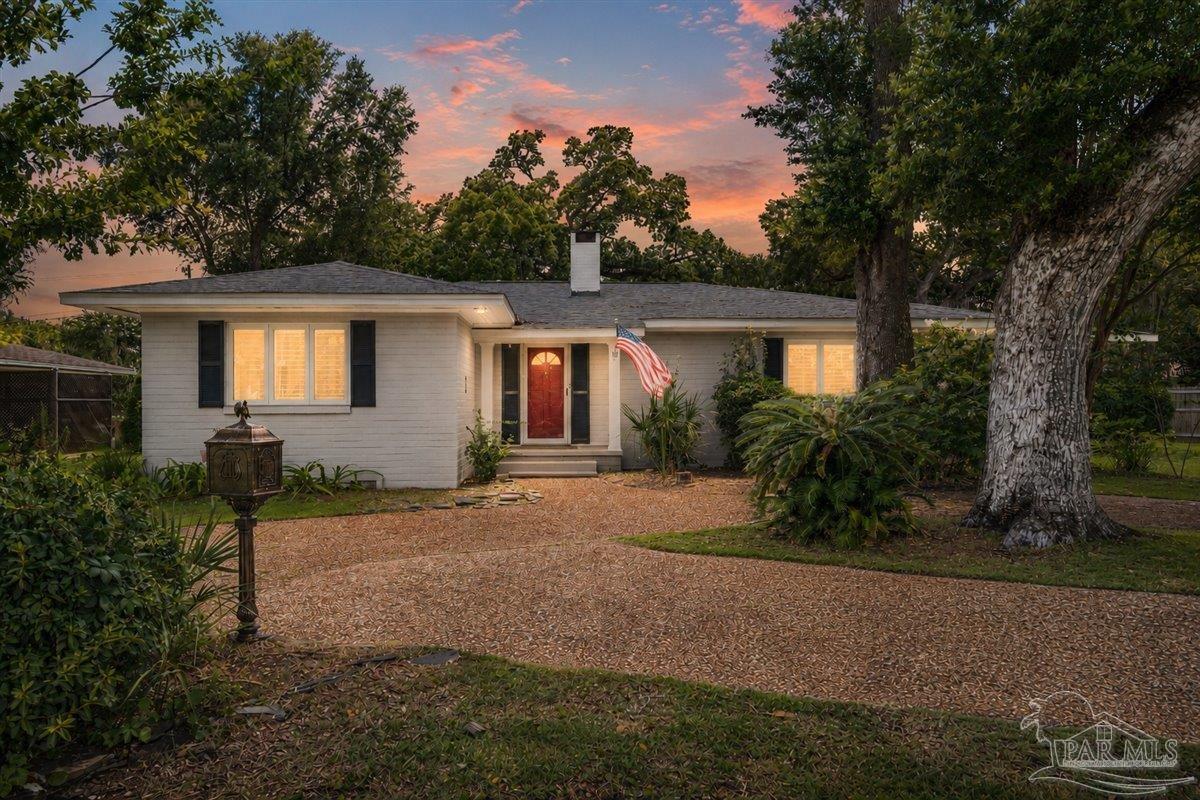 15 Lakeside Dr