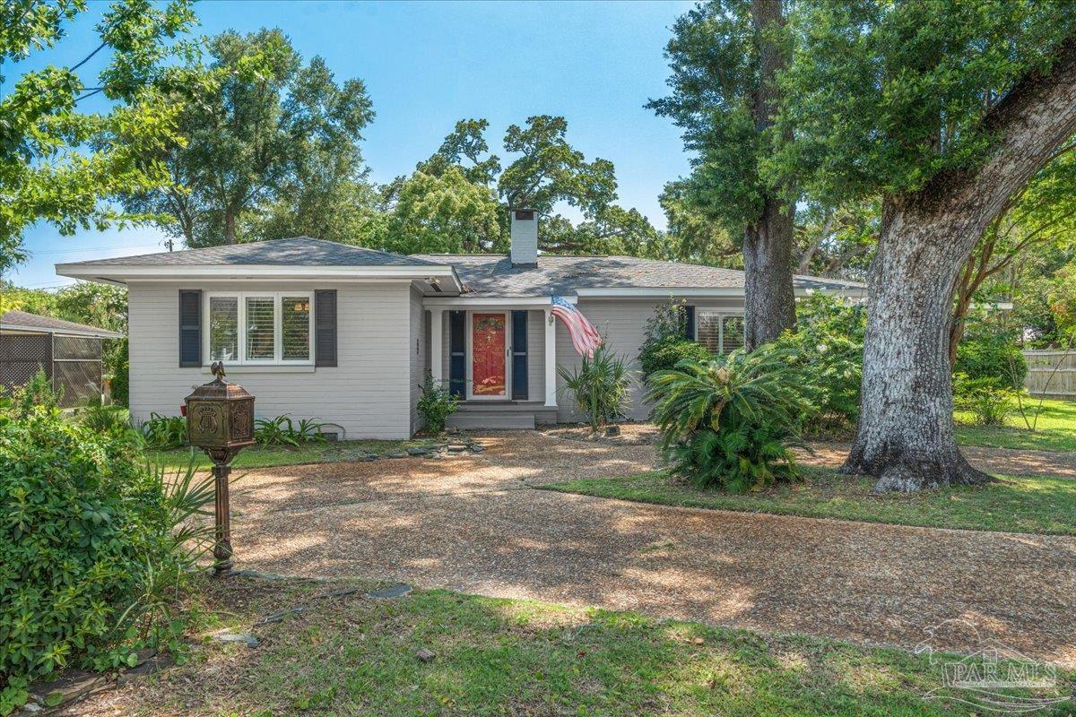 15 Lakeside Dr