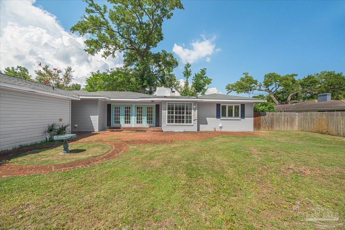 15 Lakeside Dr