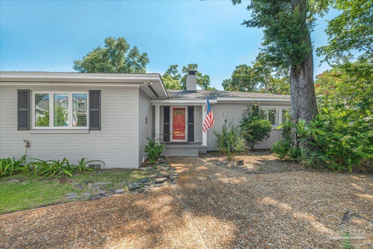 15 Lakeside Dr