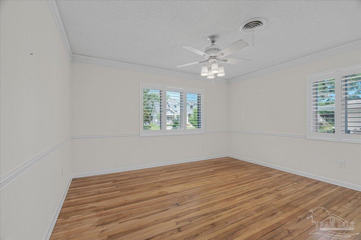15 Lakeside Dr