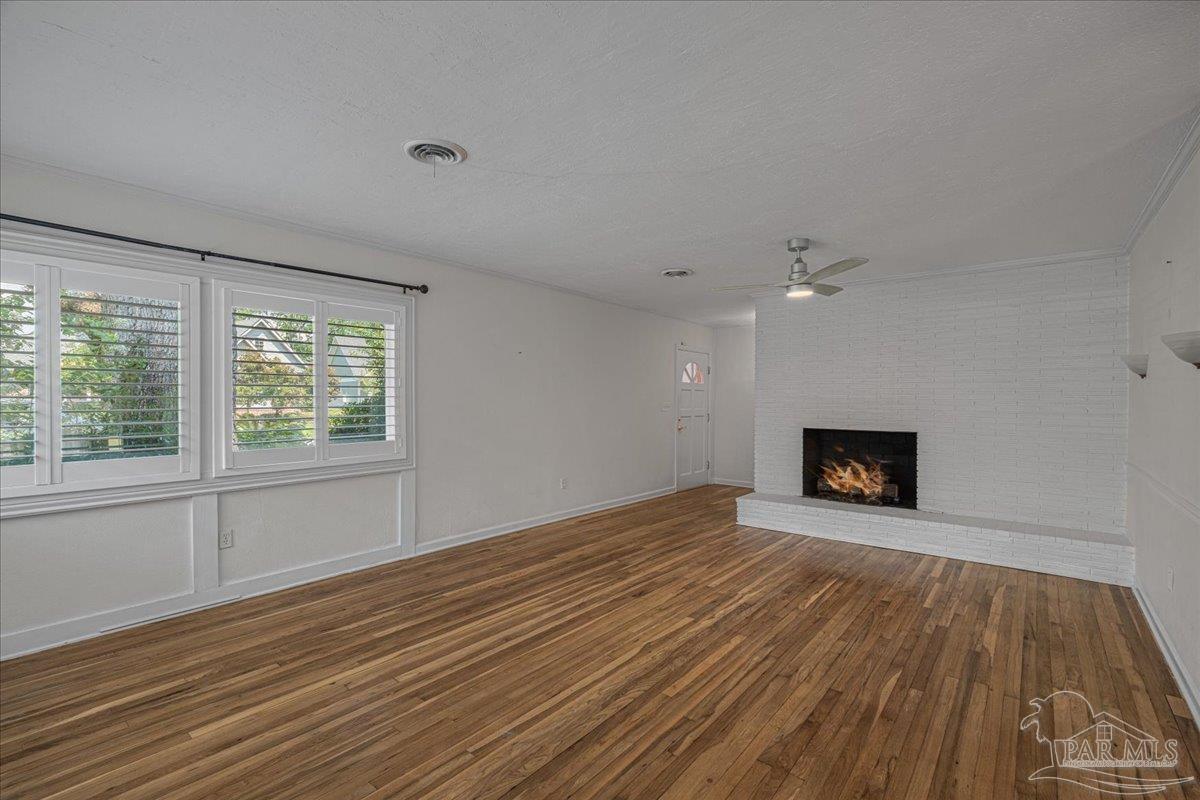 15 Lakeside Dr