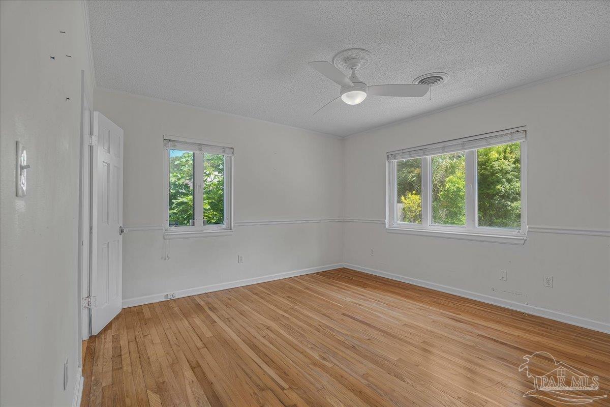 15 Lakeside Dr