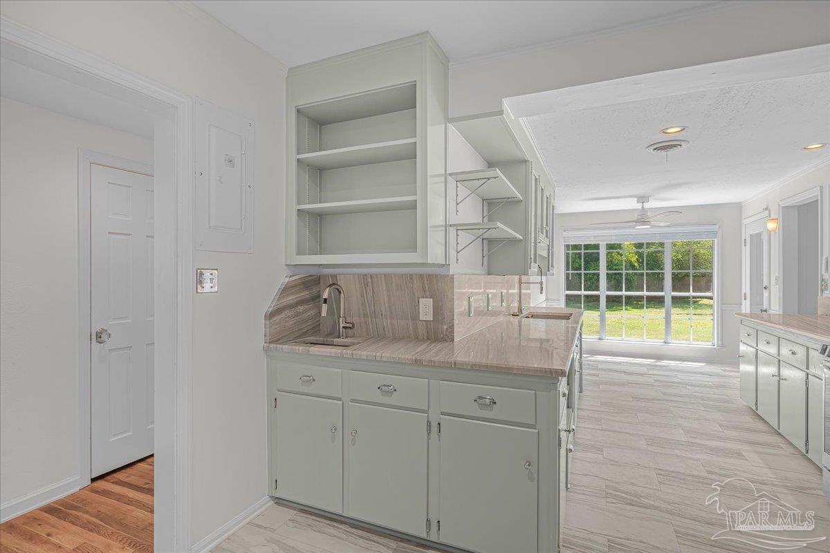 15 Lakeside Dr