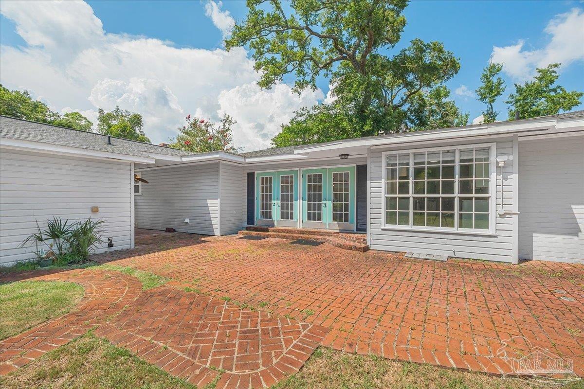 15 Lakeside Dr