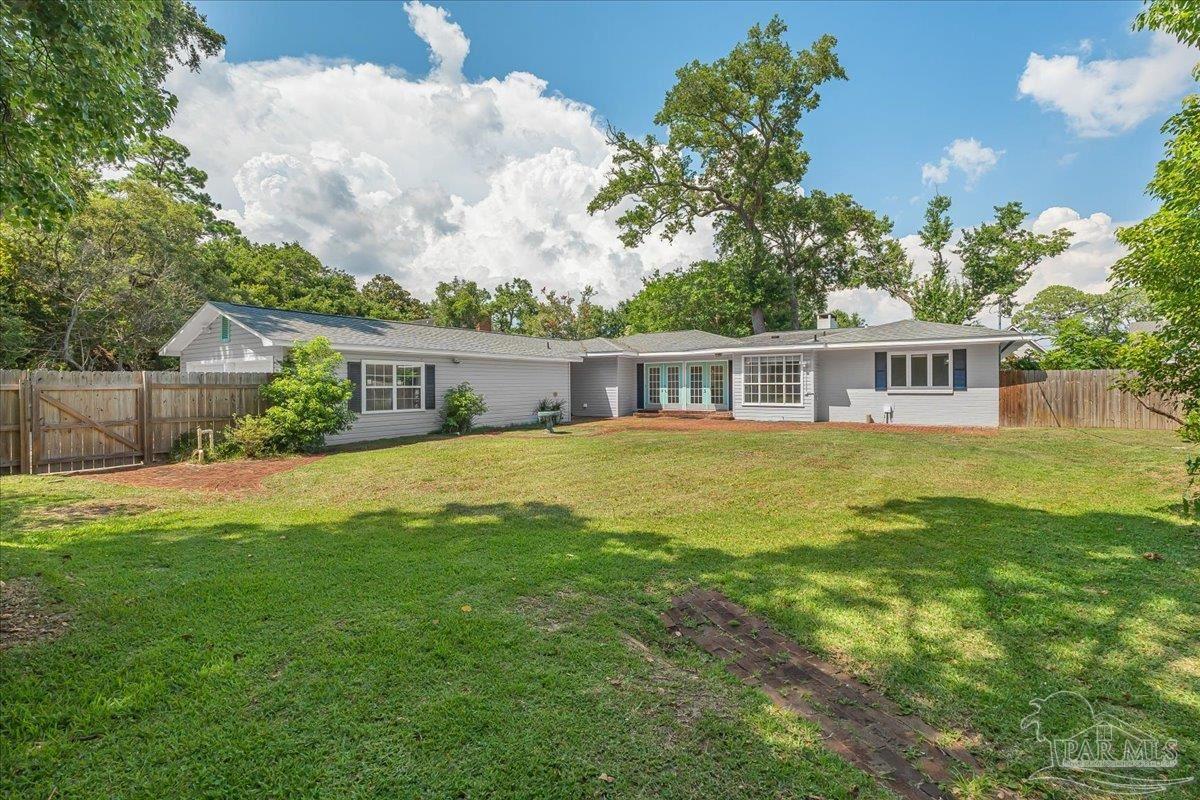 15 Lakeside Dr