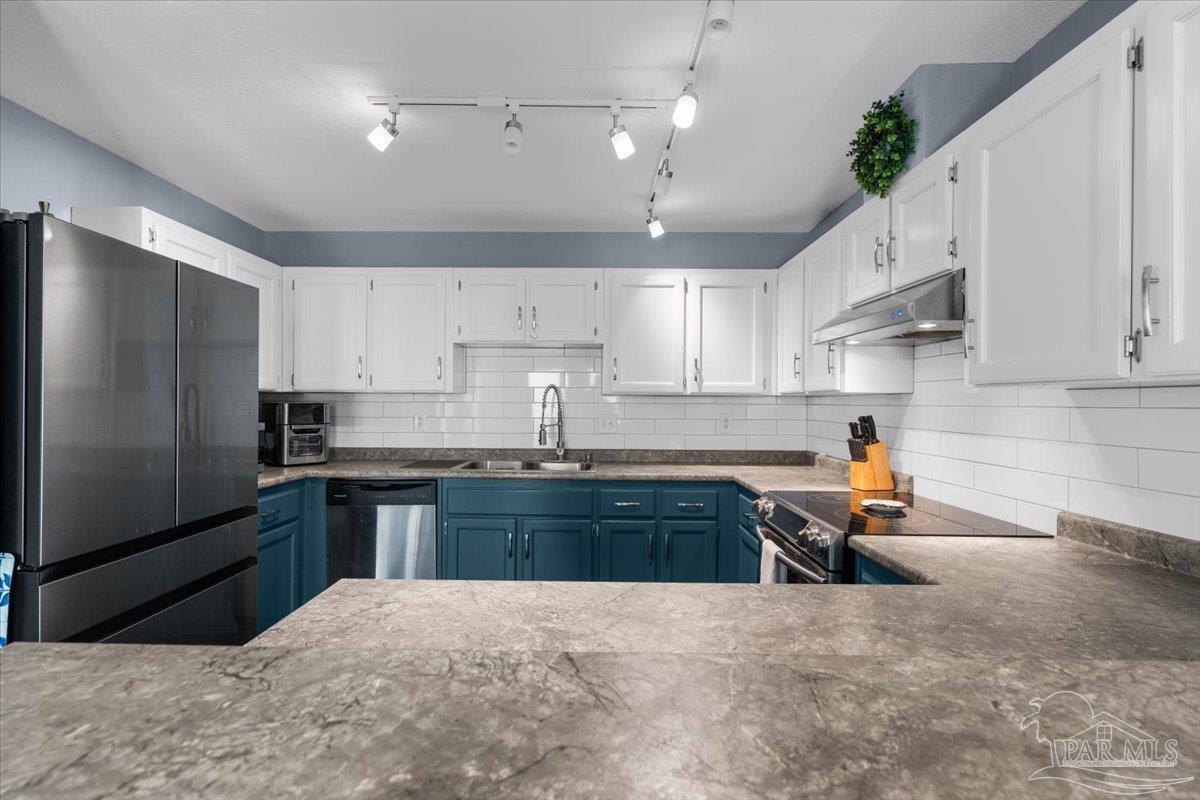 3541 La Mancha Way