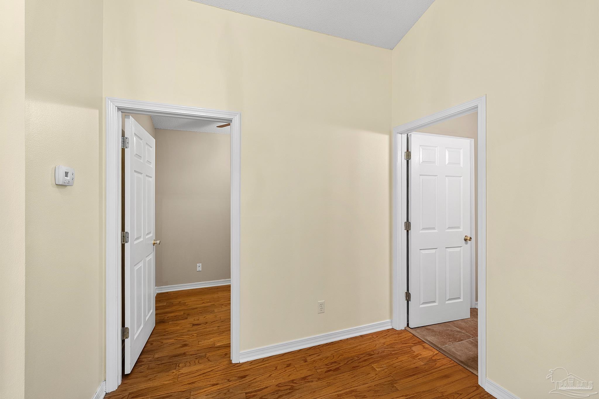 6146 The Oaks Ln