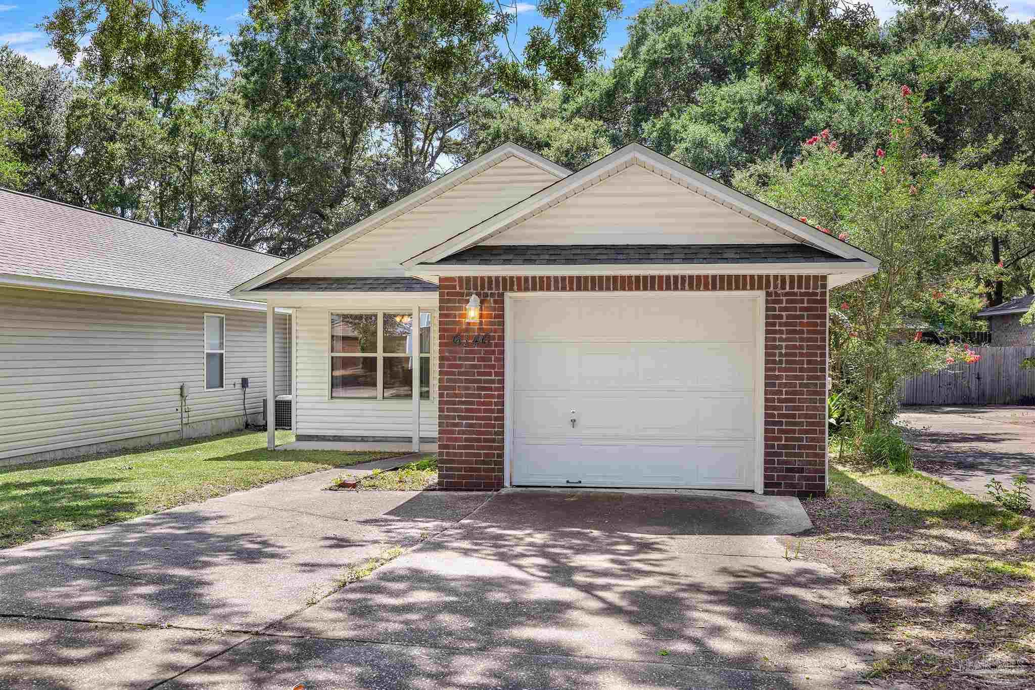 6146 The Oaks Ln