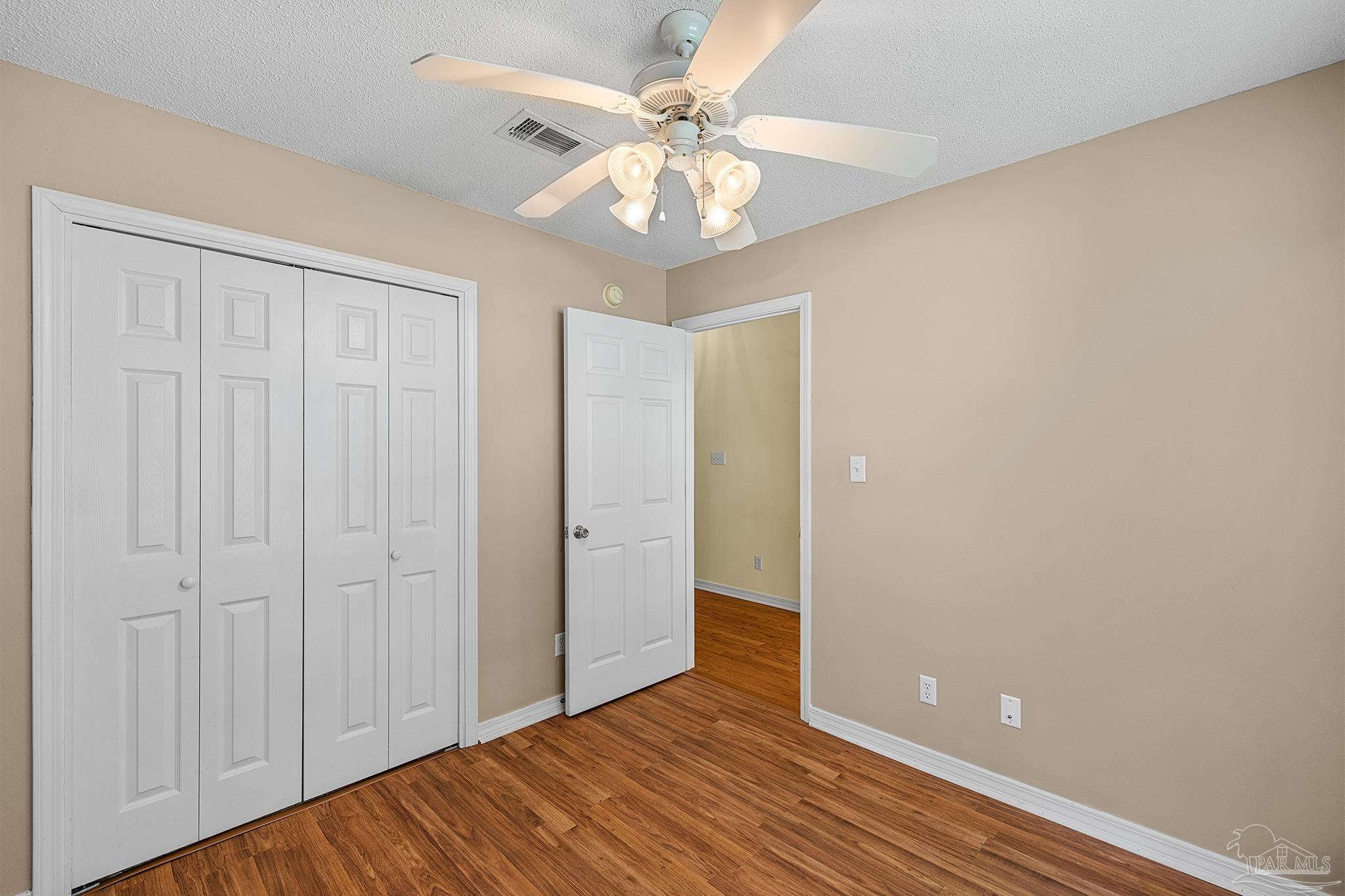 6146 The Oaks Ln