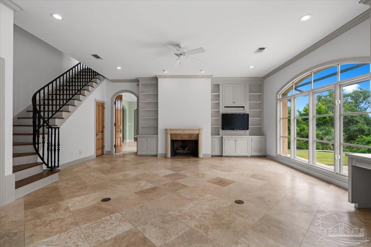 1725 E La Rua St