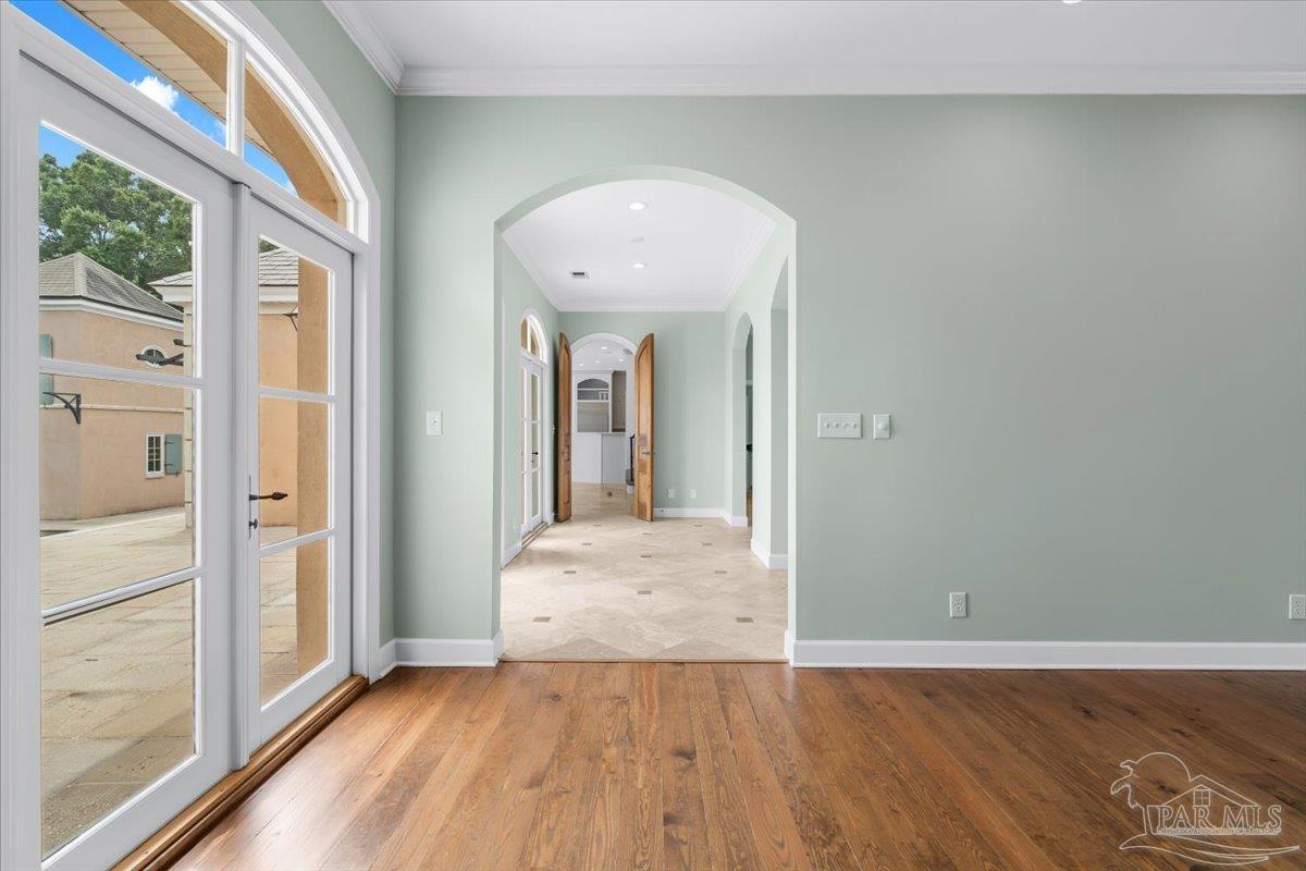 1725 E La Rua St