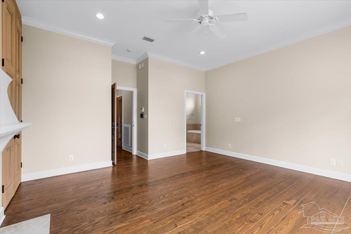 1725 E La Rua St