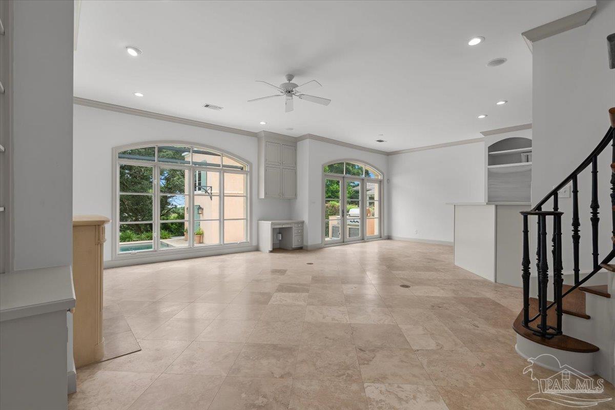 1725 E La Rua St