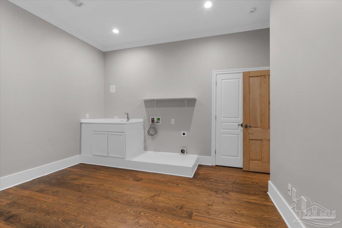 1725 E La Rua St