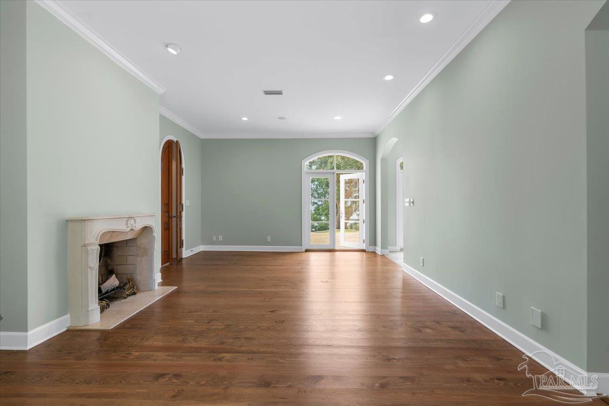 1725 E La Rua St