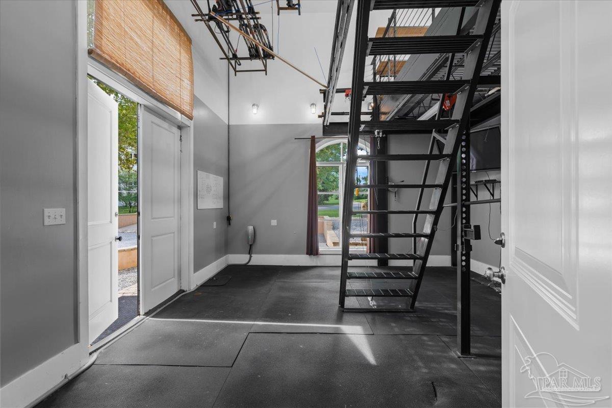 1725 E La Rua St