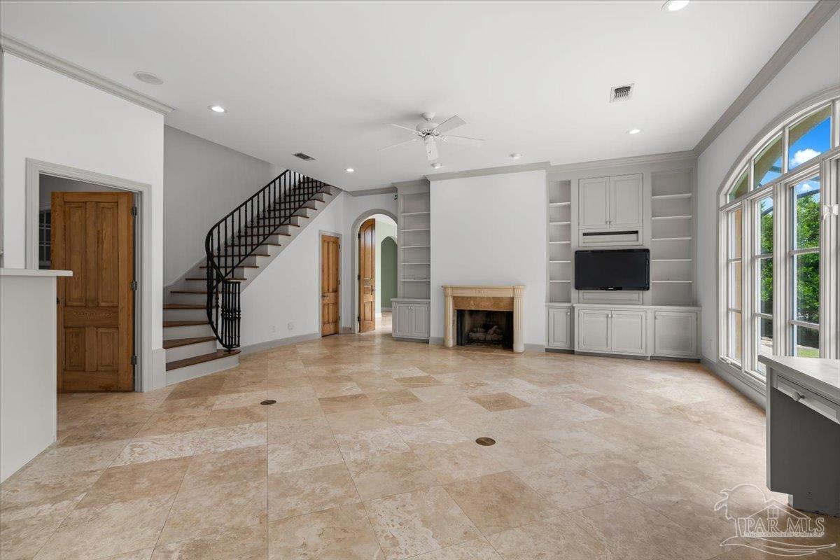 1725 E La Rua St