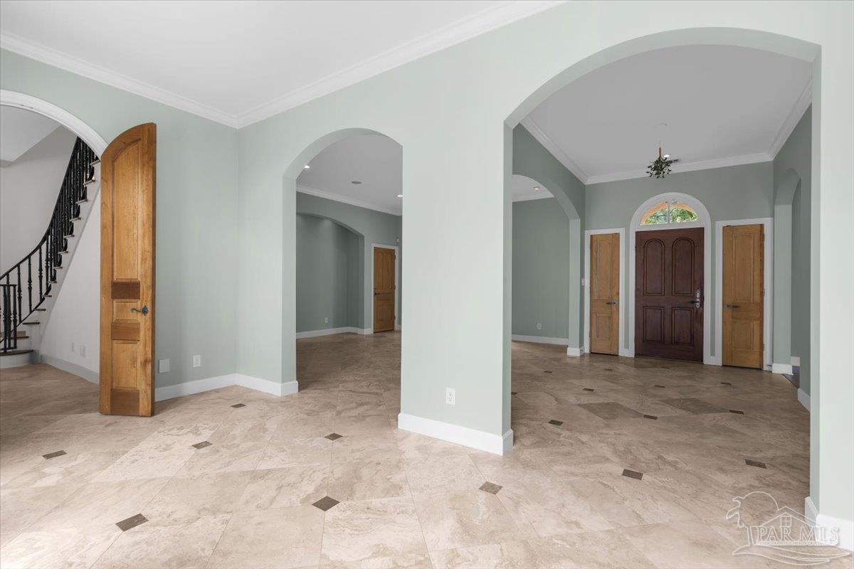 1725 E La Rua St
