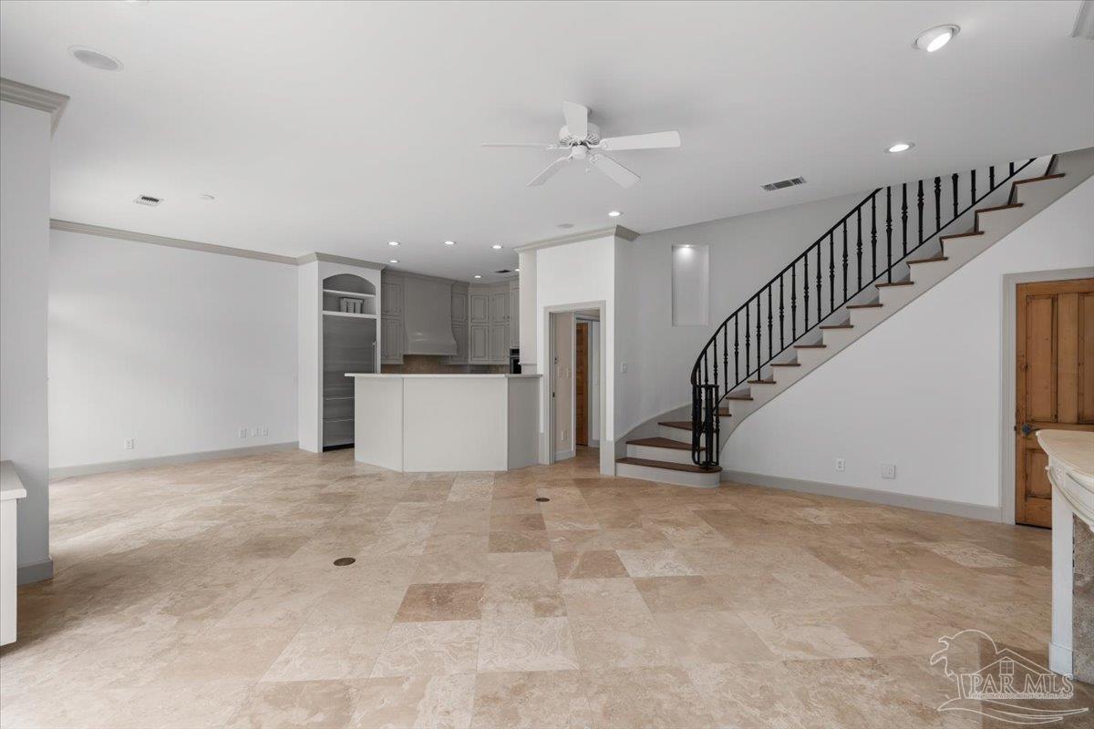 1725 E La Rua St