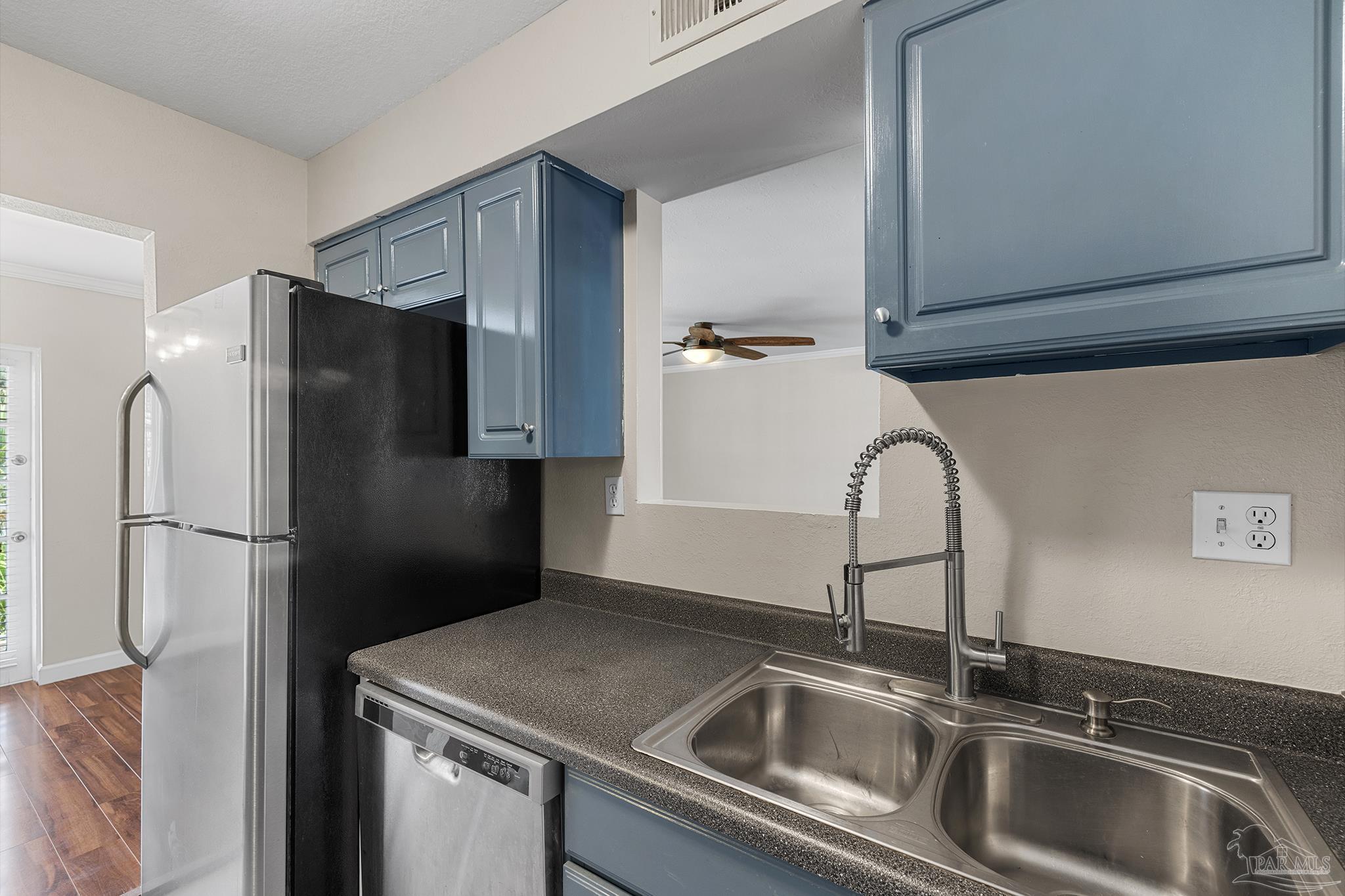 710 Scenic Hwy # 305