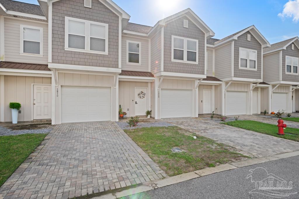 1808 Stable Ln