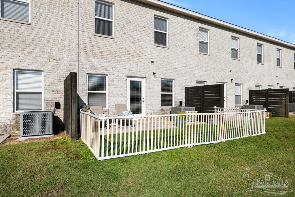 1808 Stable Ln