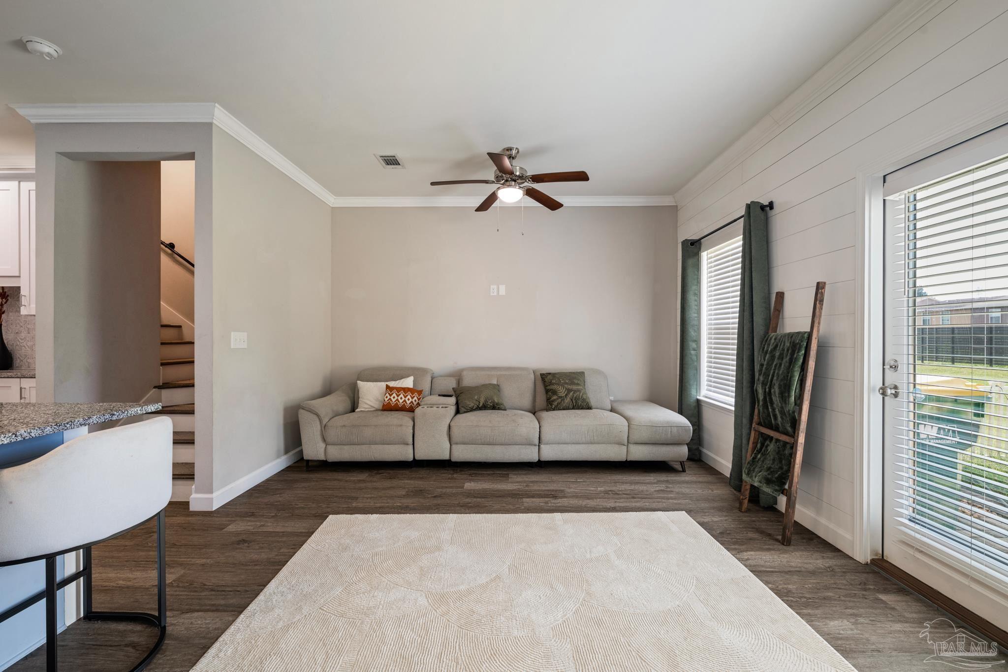 1808 Stable Ln