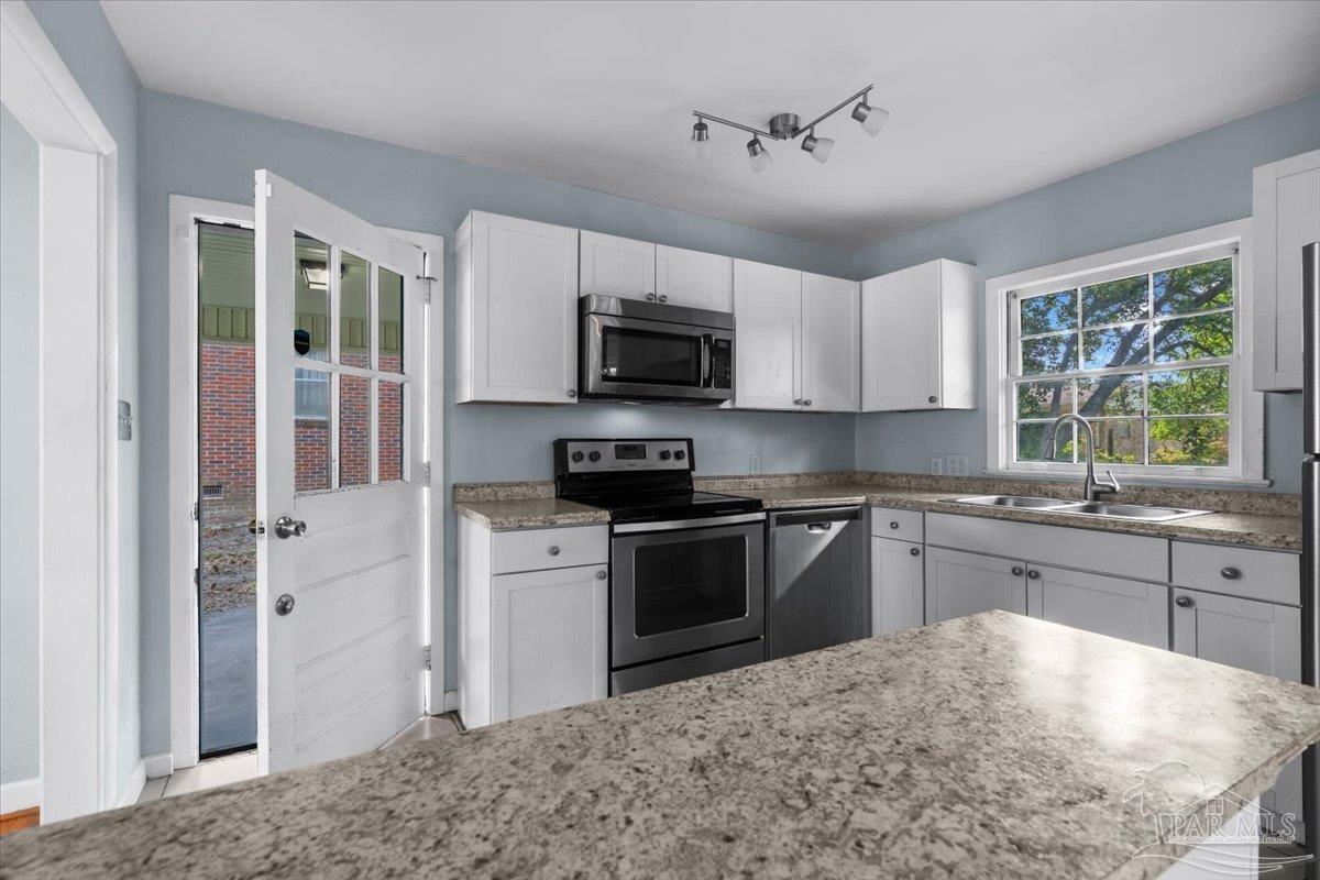 721 Gentian Dr