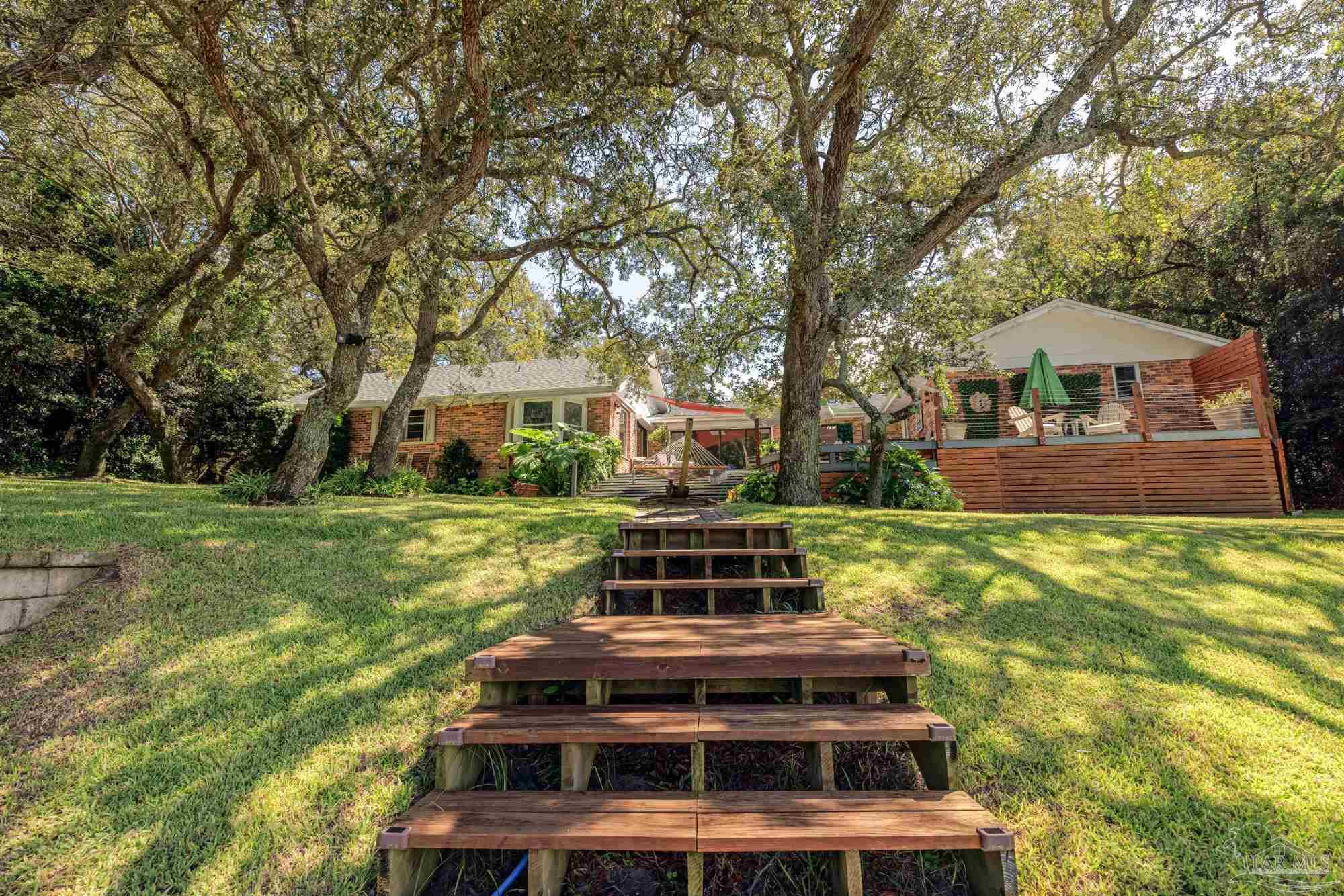 326 N Sunset Blvd