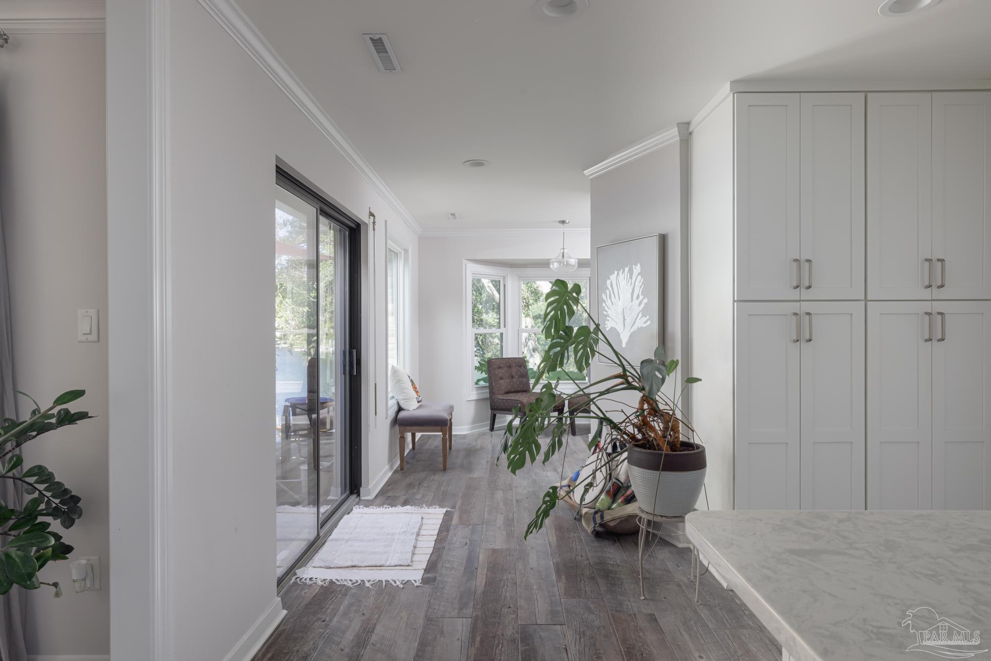 326 N Sunset Blvd