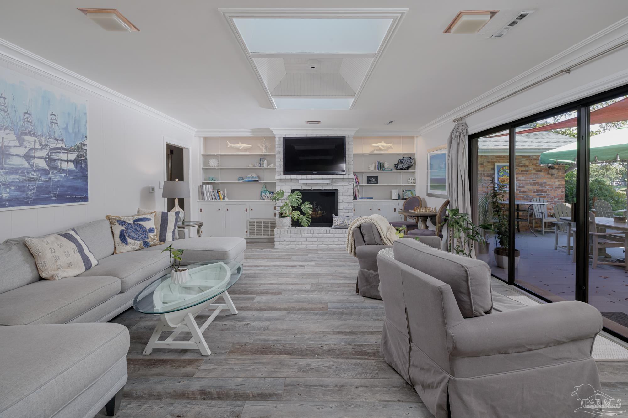 326 N Sunset Blvd