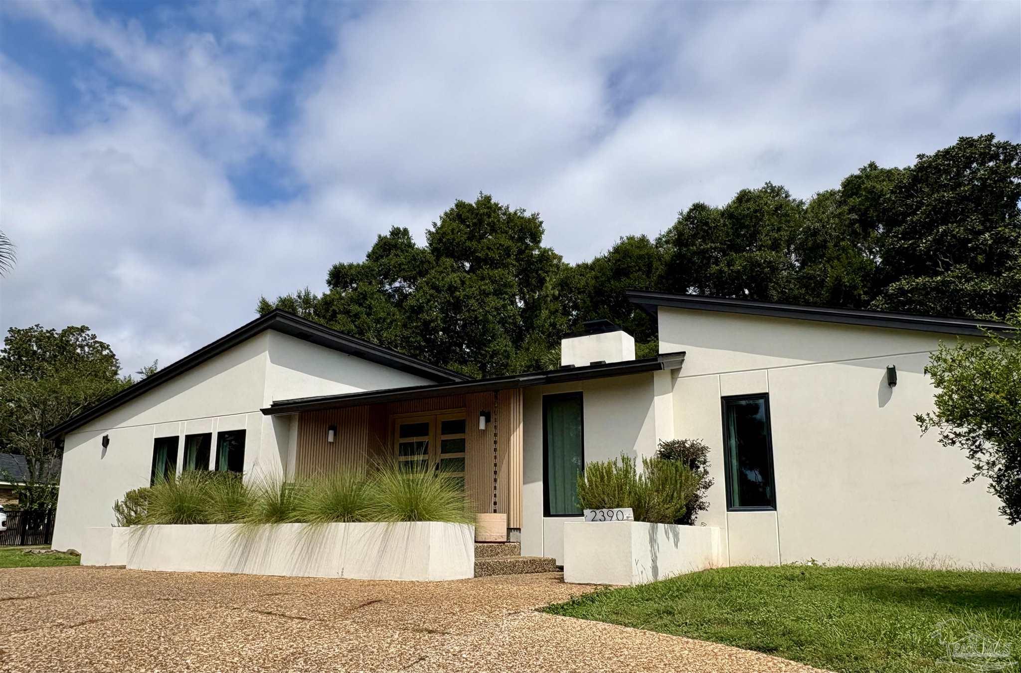 2390 Hallmark Dr