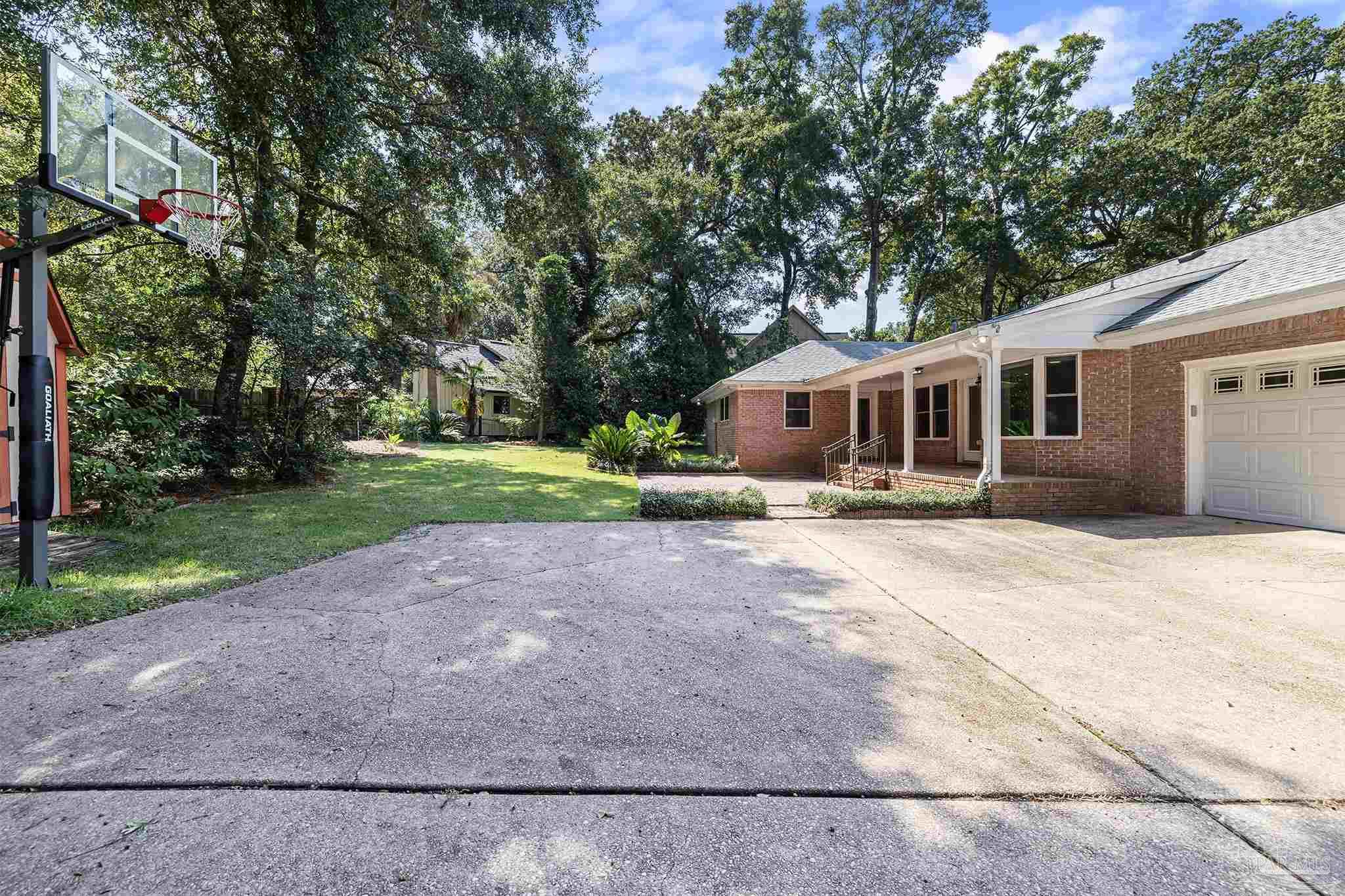 54 Blithewood Dr