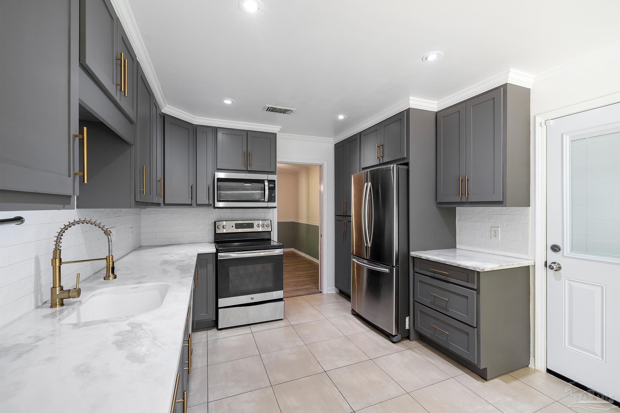 54 Blithewood Dr