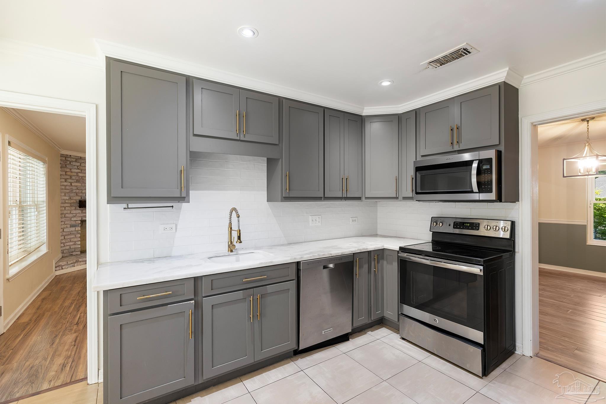 54 Blithewood Dr