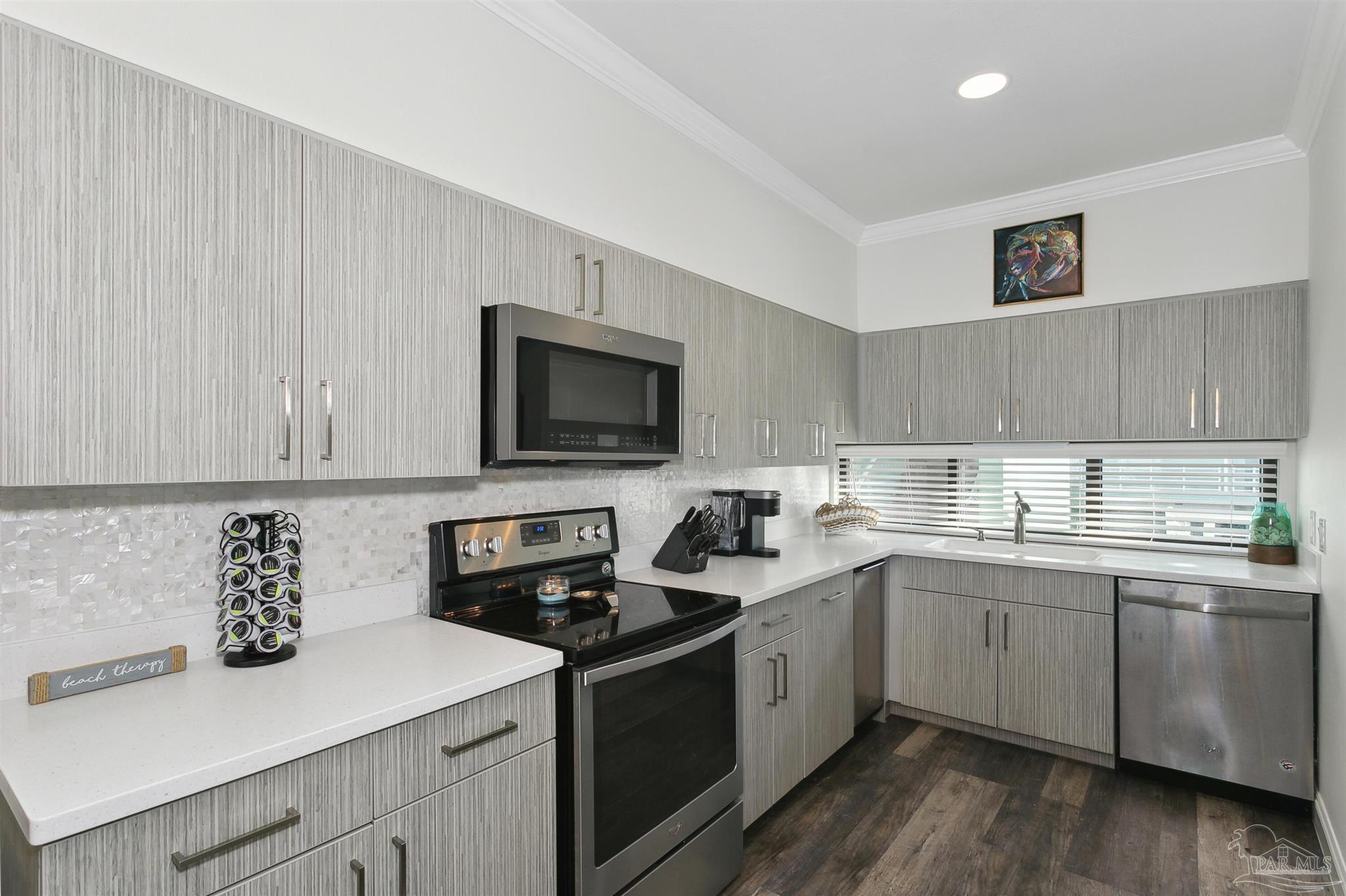 1390 Ft Pickens Rd # 109