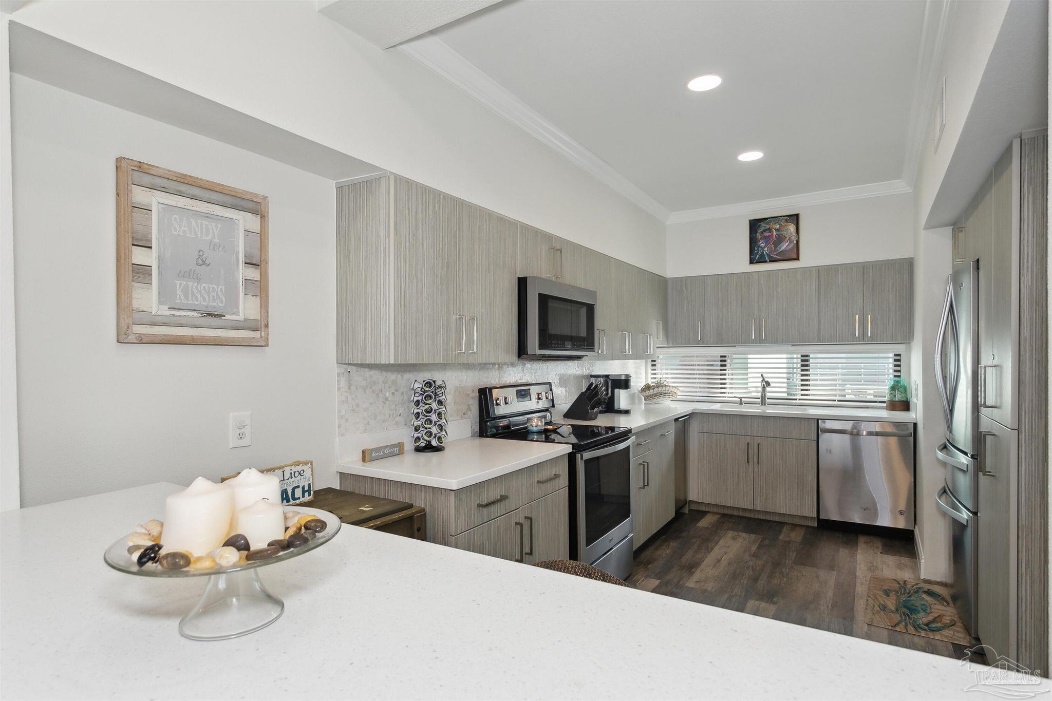 1390 Ft Pickens Rd # 109