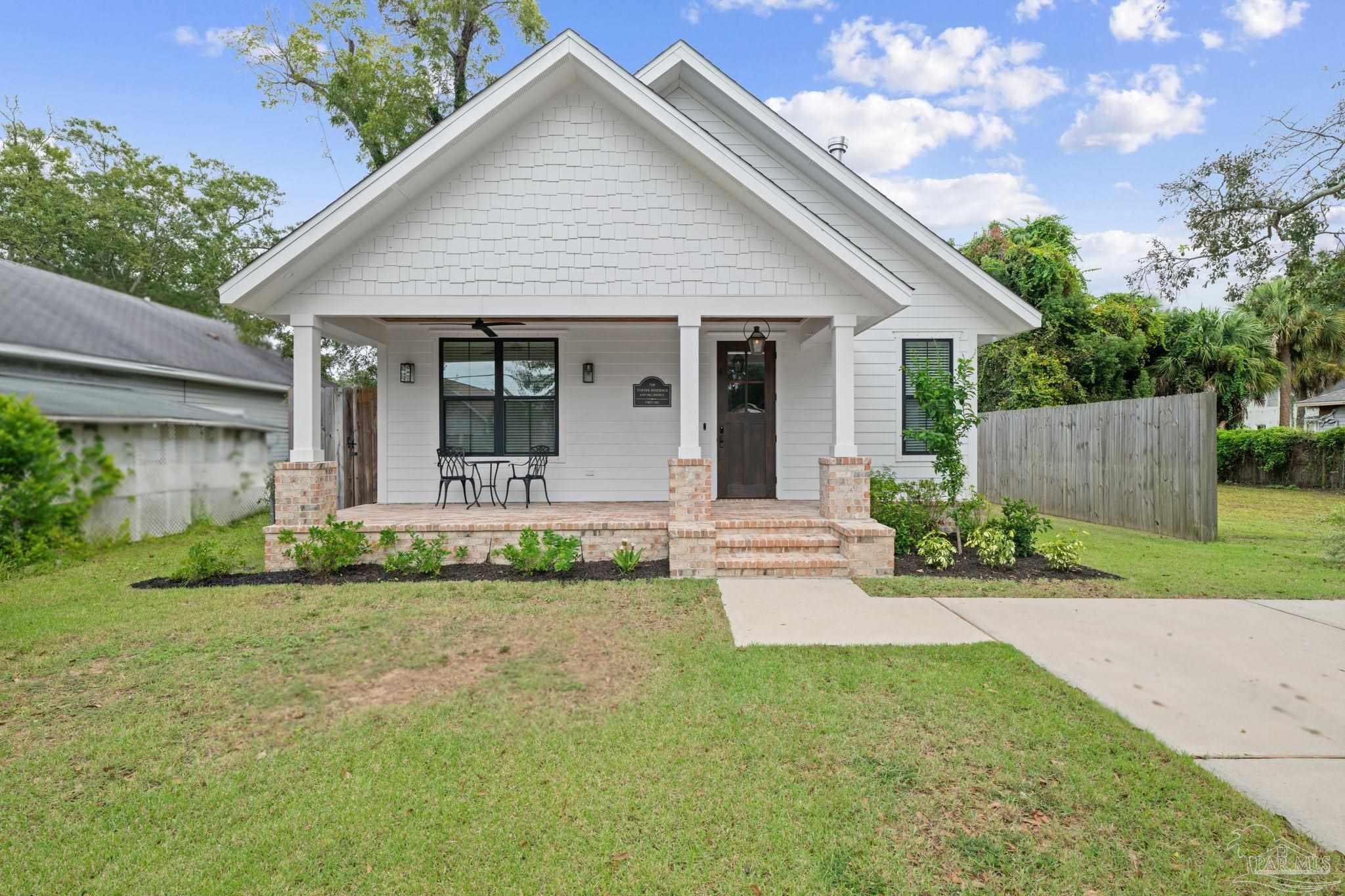 1216 N 8th Ave