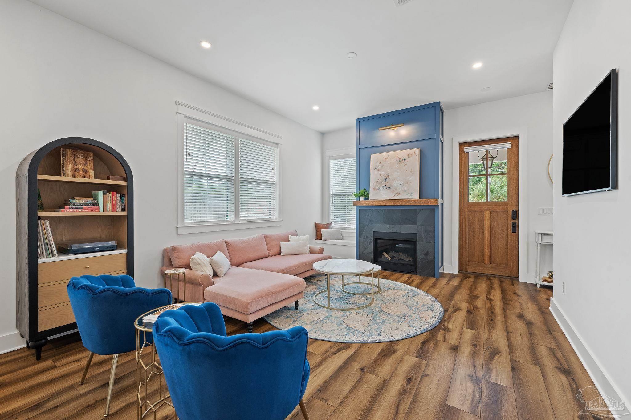 1216 N 8th Ave